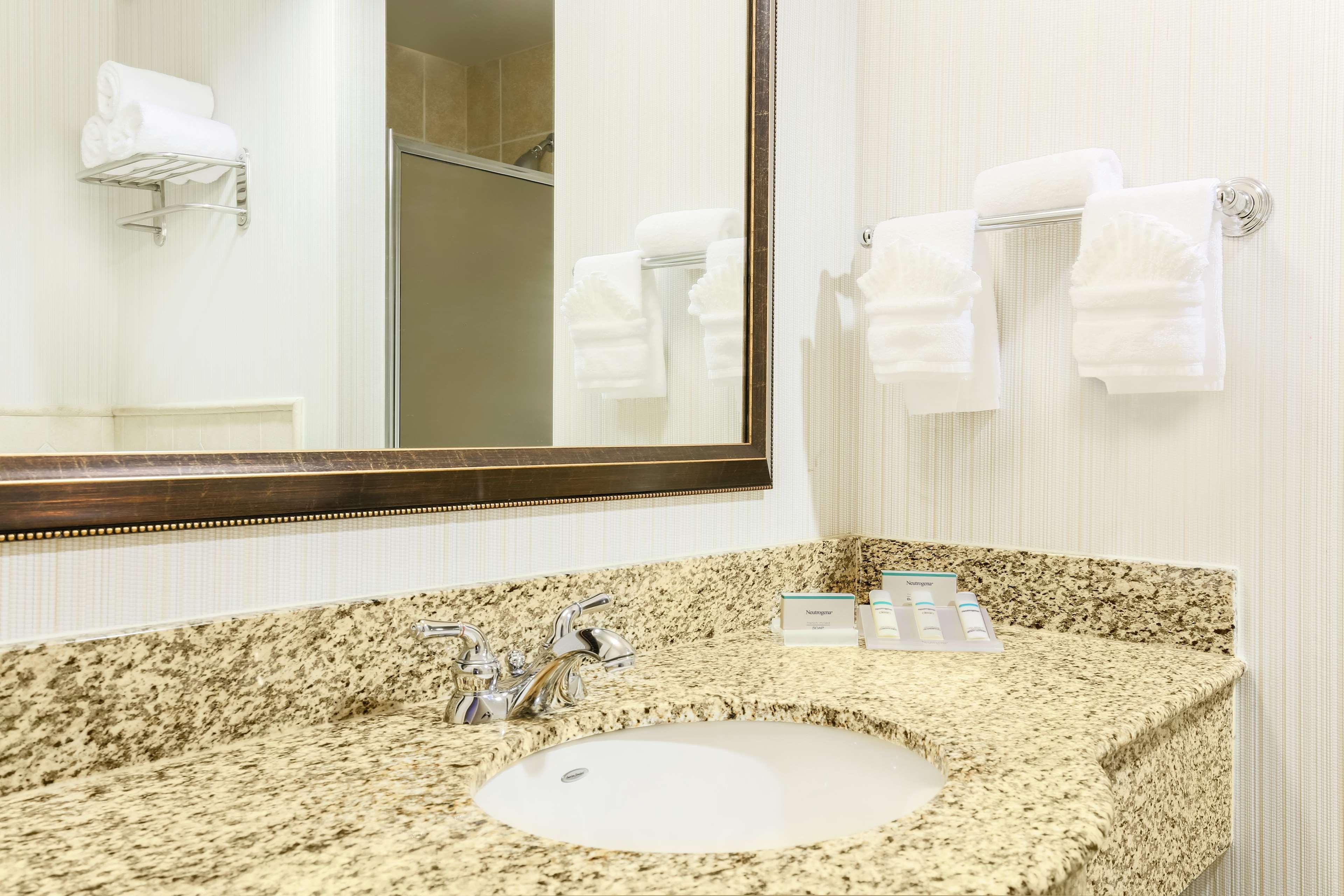 Hilton Garden Inn Dallas Lewisville Ngoại thất bức ảnh