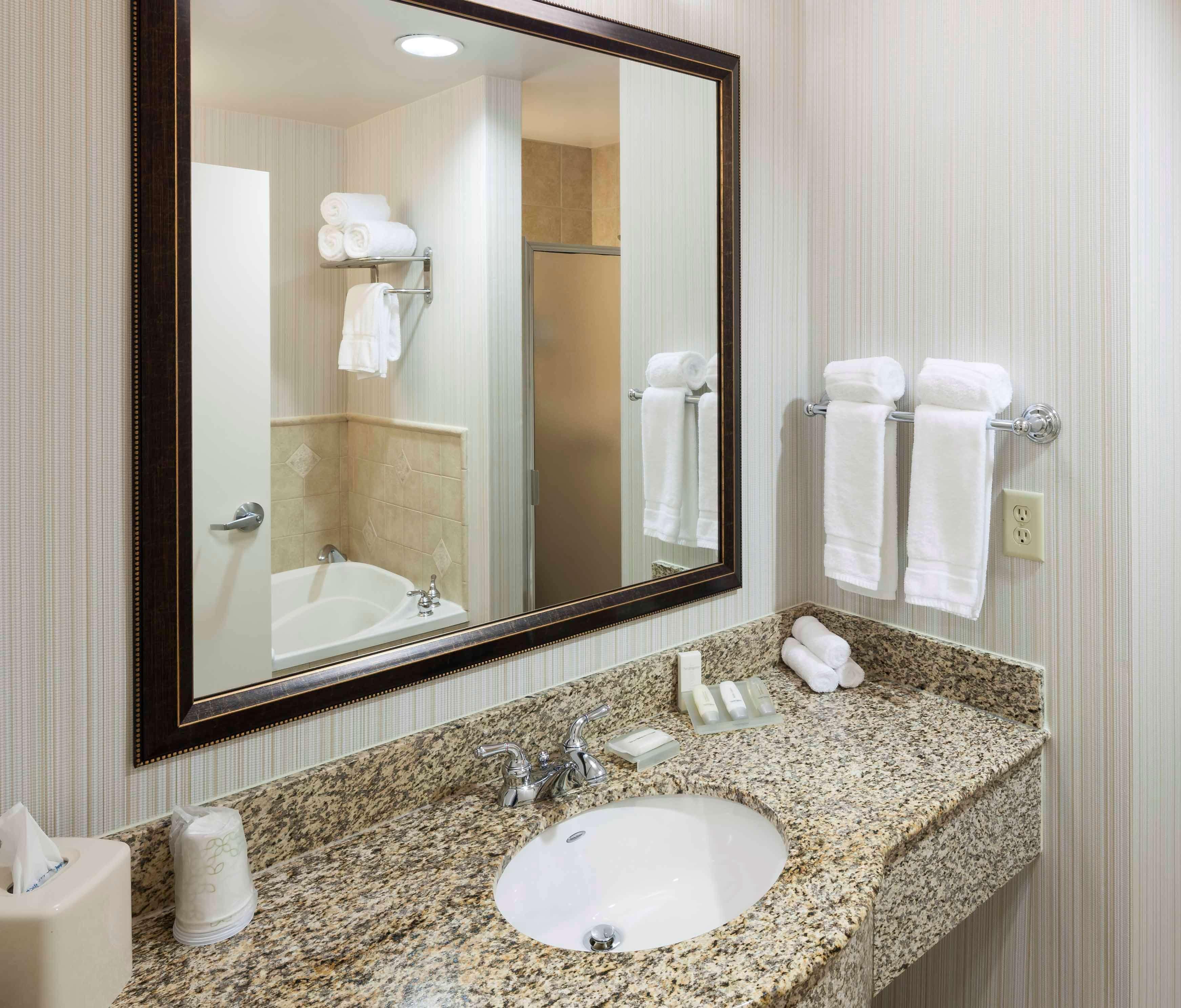 Hilton Garden Inn Dallas Lewisville Ngoại thất bức ảnh