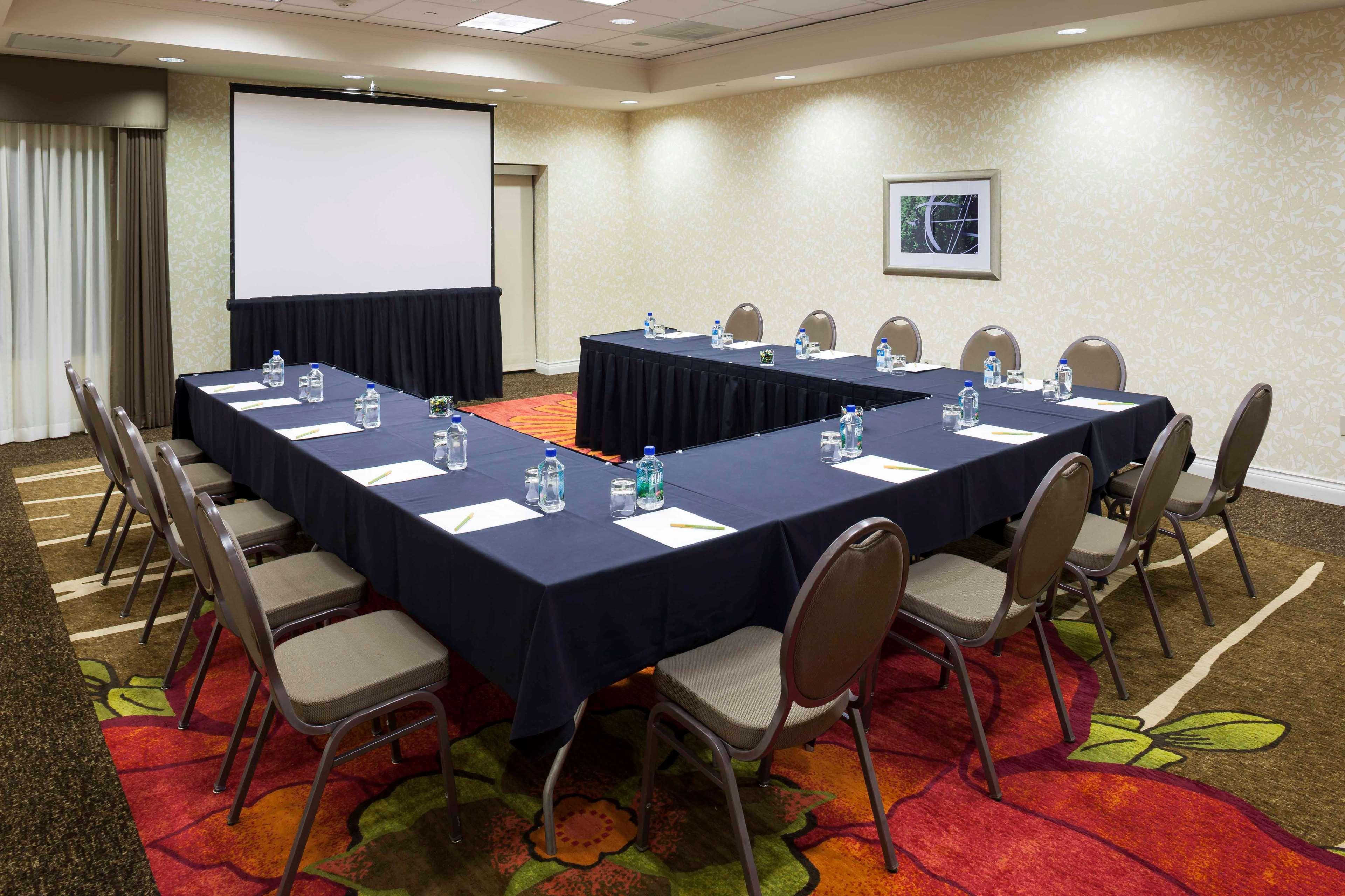 Hilton Garden Inn Dallas Lewisville Ngoại thất bức ảnh