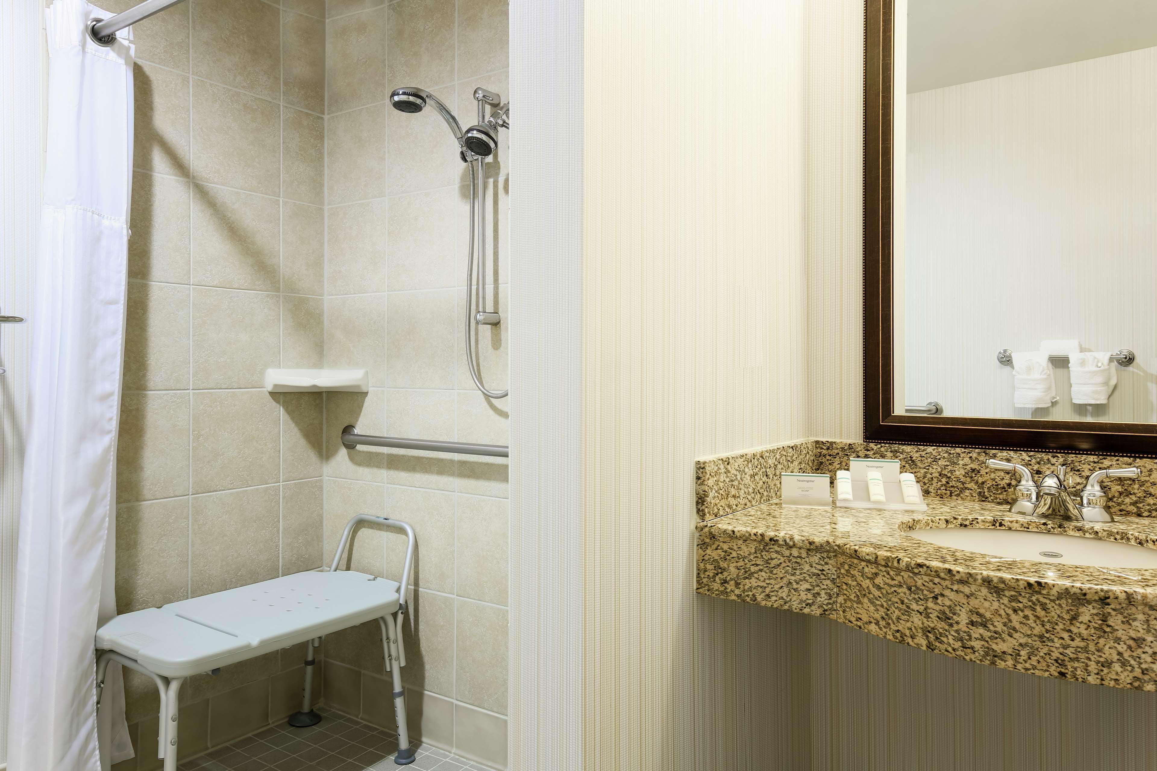 Hilton Garden Inn Dallas Lewisville Ngoại thất bức ảnh