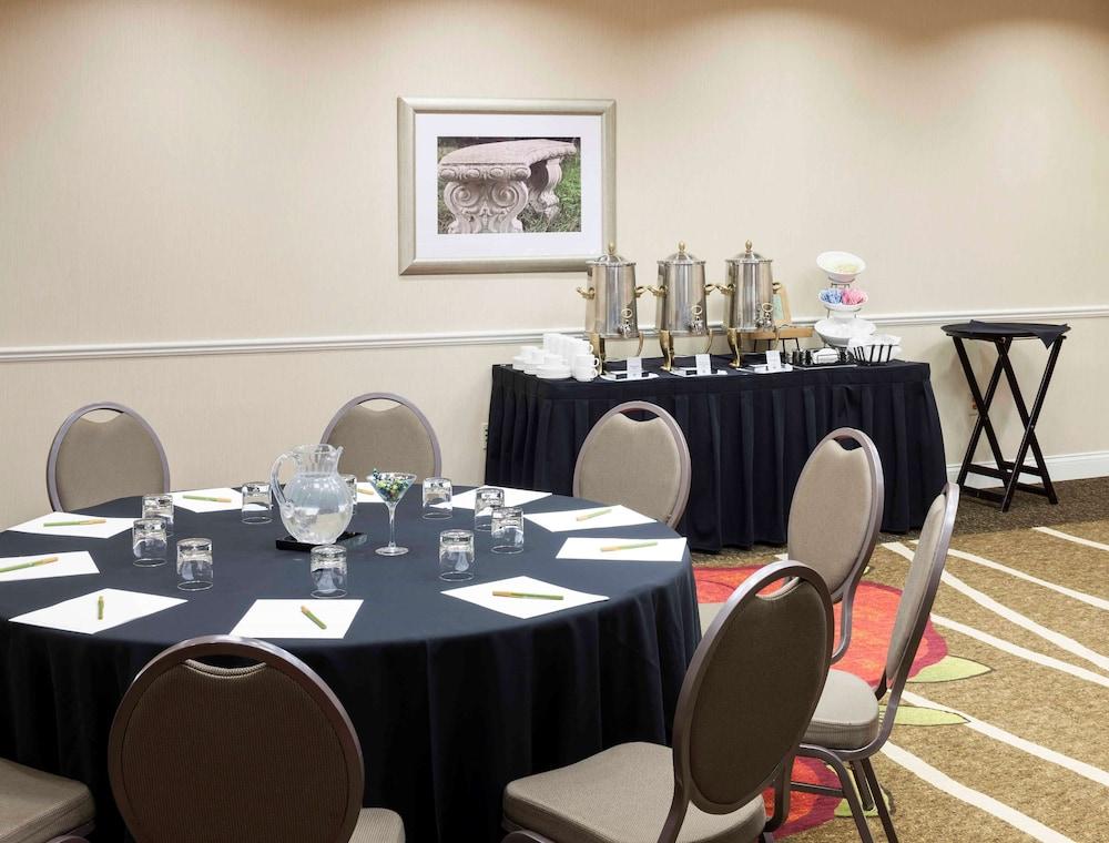 Hilton Garden Inn Dallas Lewisville Ngoại thất bức ảnh