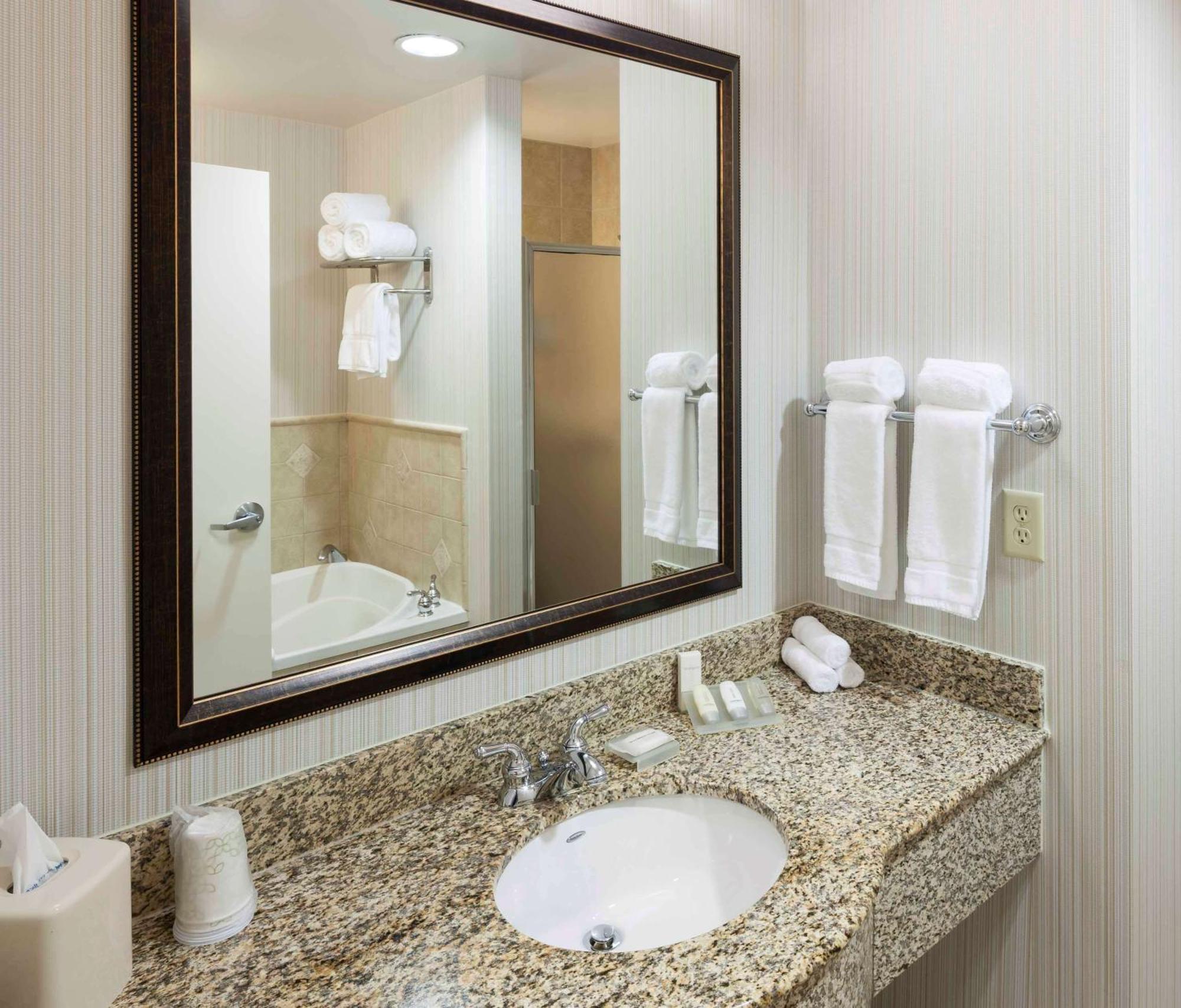 Hilton Garden Inn Dallas Lewisville Ngoại thất bức ảnh